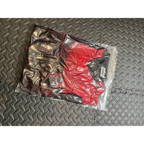 Vtg Ultimate Sport RGC Hawaiian Style Button Up Mens Large Red Black Tribal Tiki - Picture 9 of 9